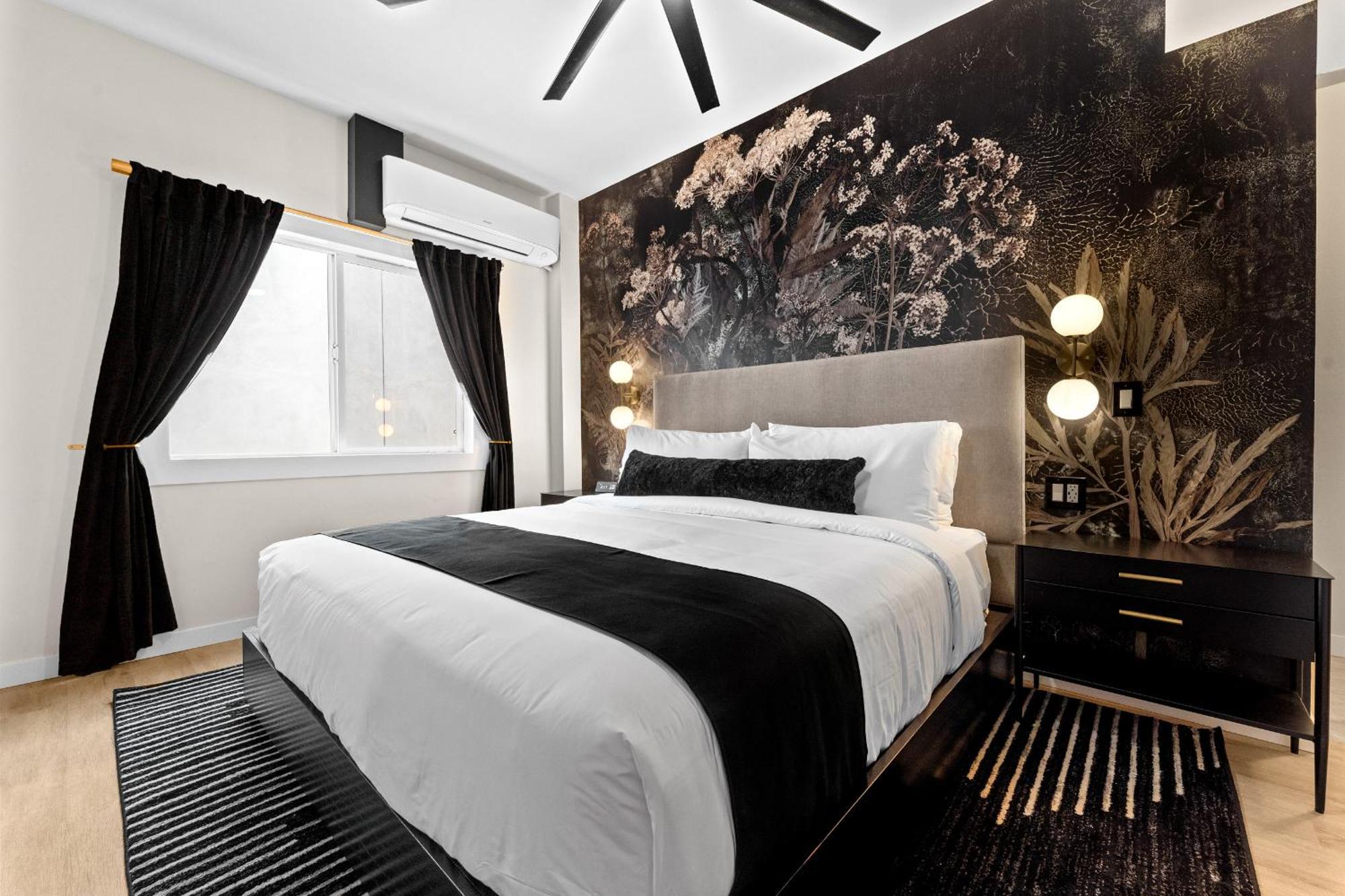 Harbor King Suite with Kitchenette